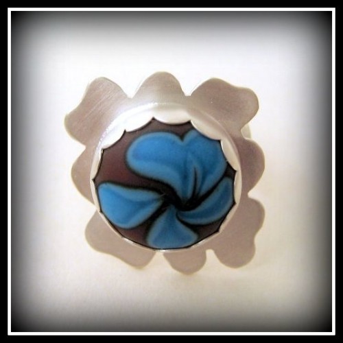 Ring - Sterling Cornflower Blue Chocolate Brown Glass Flower Size 7